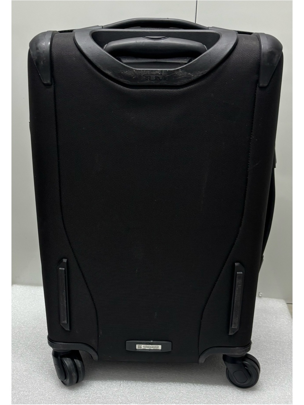 Tumi Merge 22-Inch International
Dual Access 4-Wheel Carry-On in Black - Picture 2 of 12